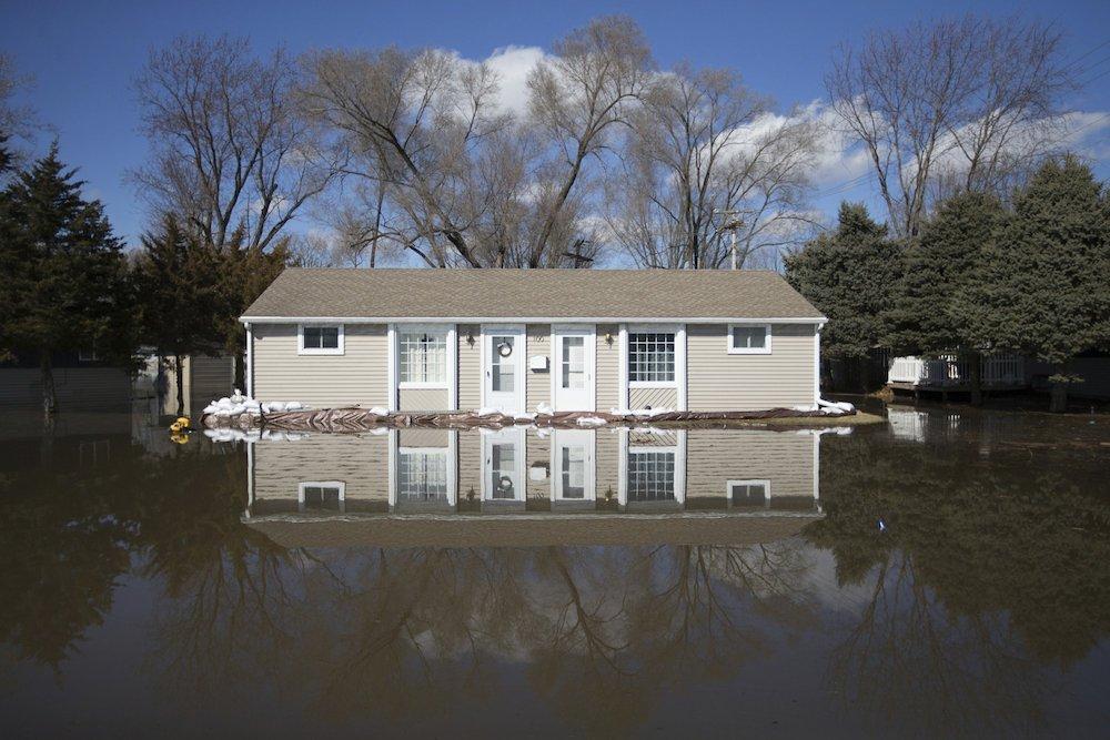 More Evacuations in Midwest as Floodwaters Head Downstream