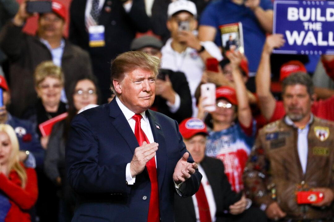 Majority Say Economy in Good Shape Under Trump: CNN Poll