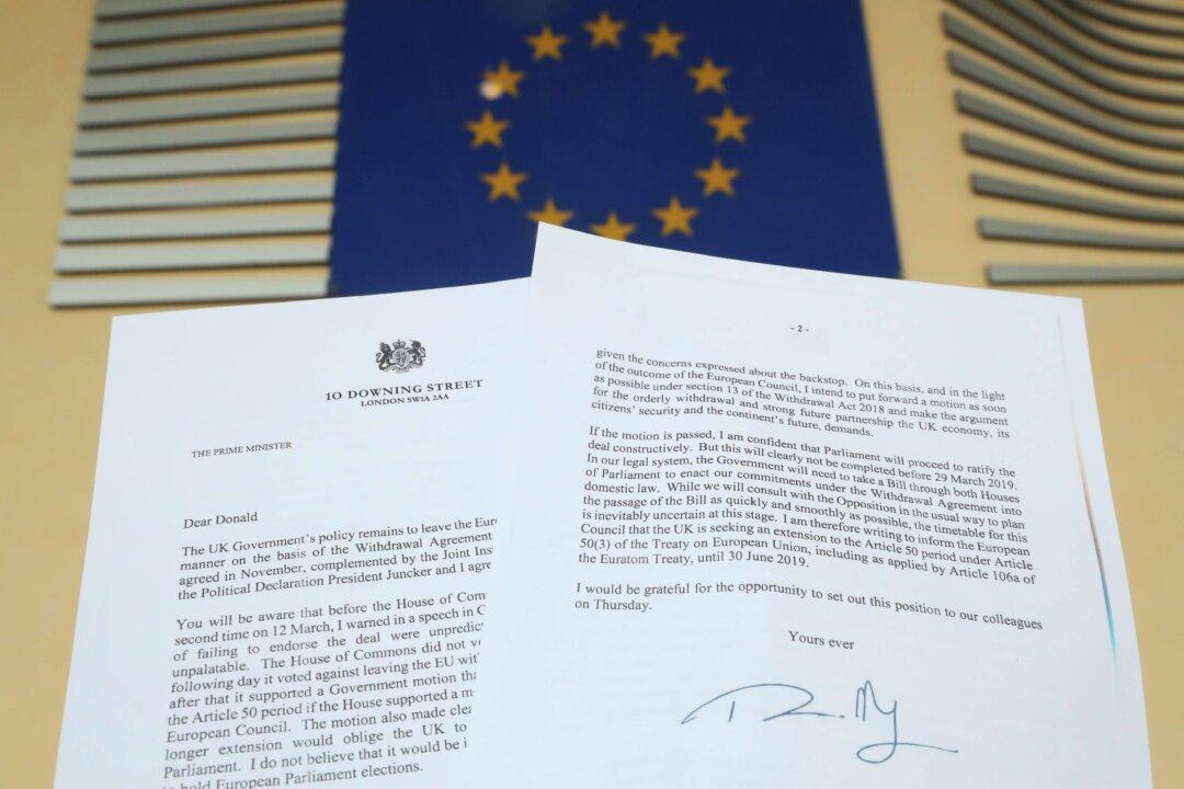 France Threatens to Reject Theresa May’s Brexit Delay Request