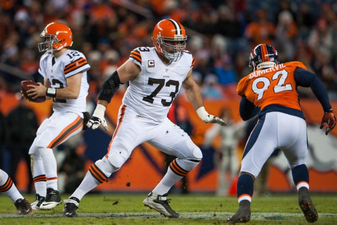 Retired NFL Great Joe Thomas Shows Incredible Weight-Loss Transformation