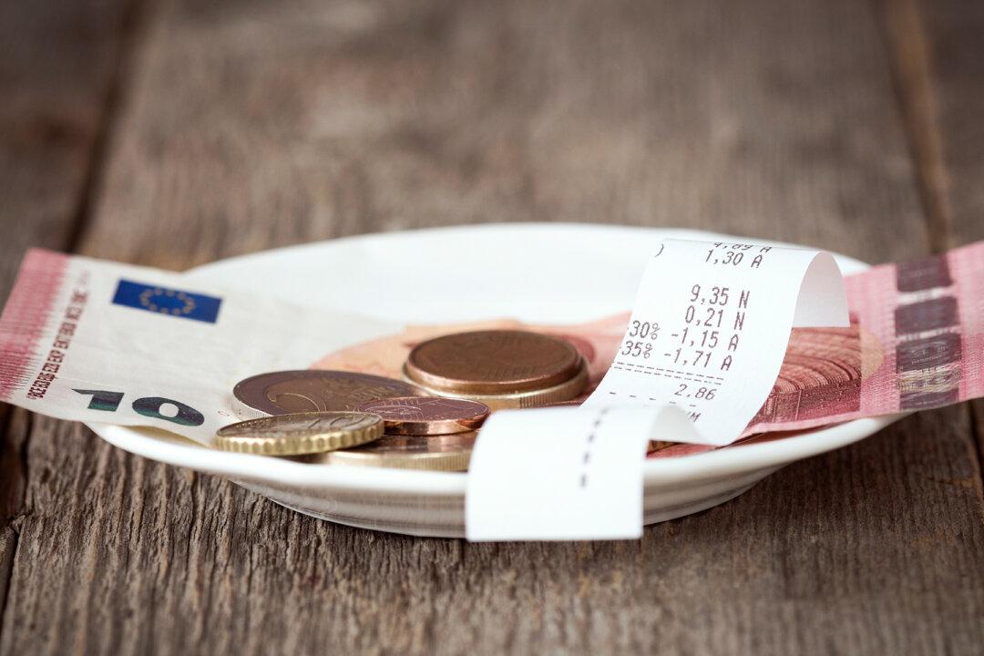 Couple Experiences the ‘Worst Service’ at Local Restaurant but Their Check Says It All