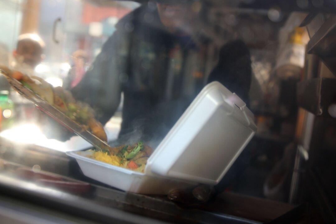 Hawaii Could Become the First State to Ban Most Plastics at Restaurants