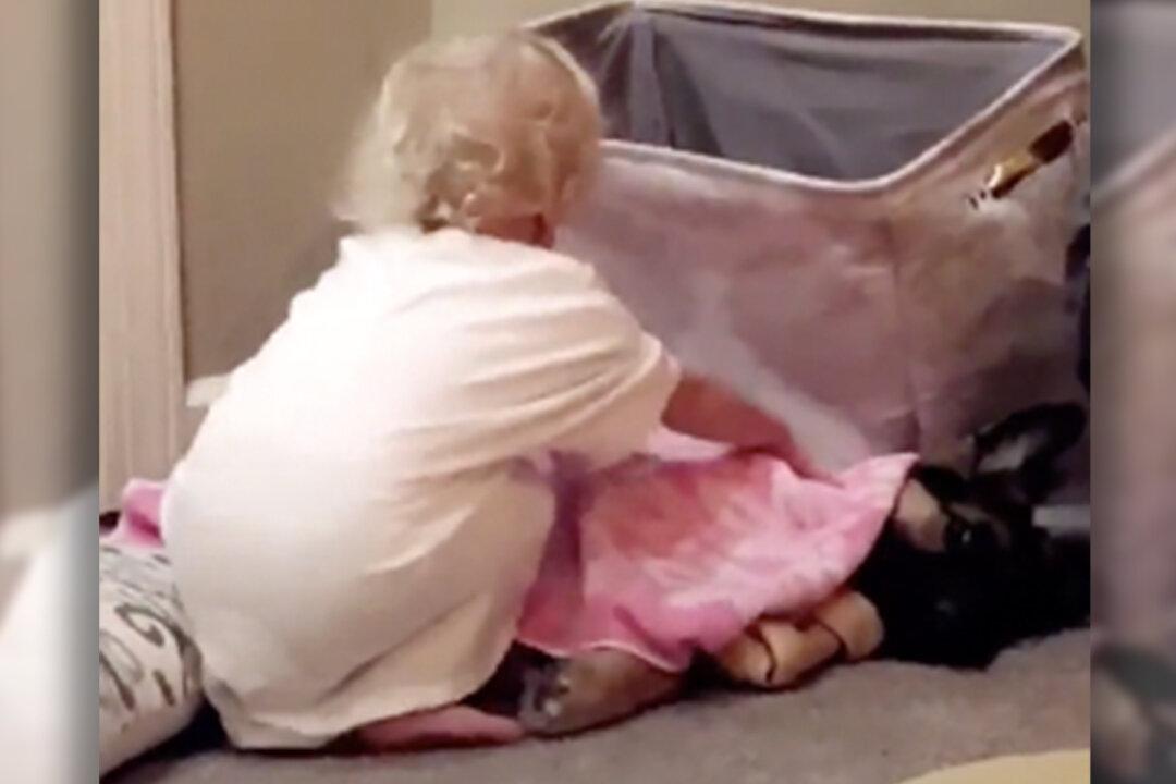 Mom Worries About 3-Year-Old’s Attitude Toward New Pup Until She Sees Her Actions at Night