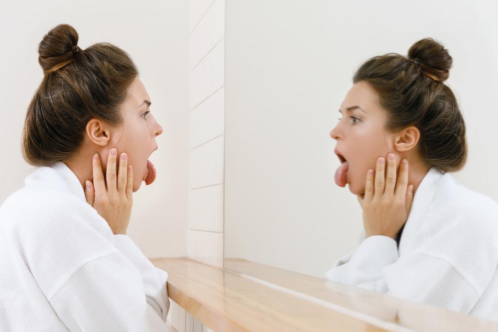 10 Signs Your Body Needs More Iron–Does Your Tongue Look Weirdly Smooth?
