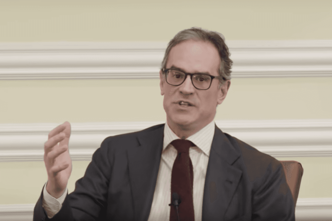 Former Trump Aide Lashes Left, Warns Establishment, GOP