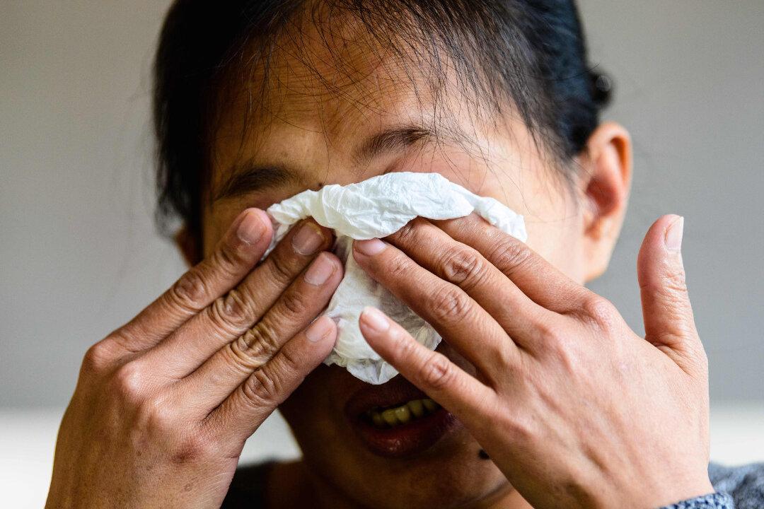 Woman Swallows Maggots in Attempt to Fully Cure Her Cancer