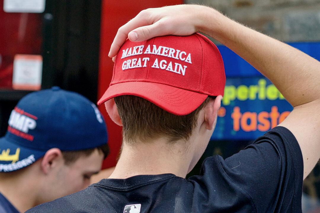 Restaurant Manager Denies Man for His MAGA Hat, Until Other Patrons Step In