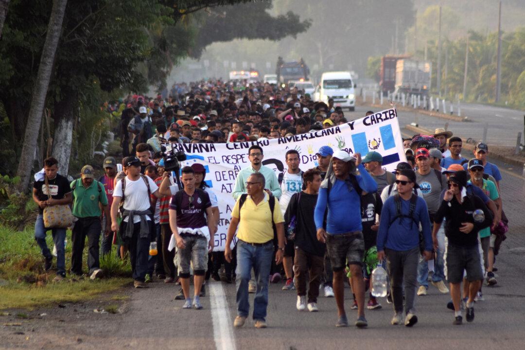 New Migrant Caravan Forms With 700 Cubans, Heads Towards U.S.
