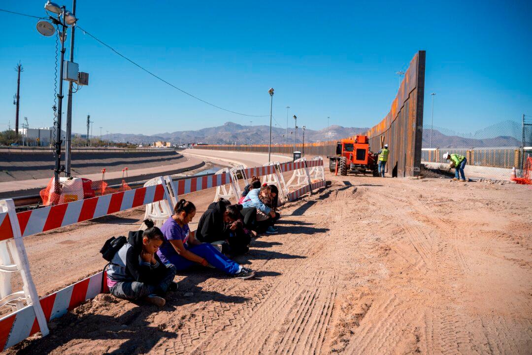 Pentagon Authorizes $1 Billion for Border Wall Construction