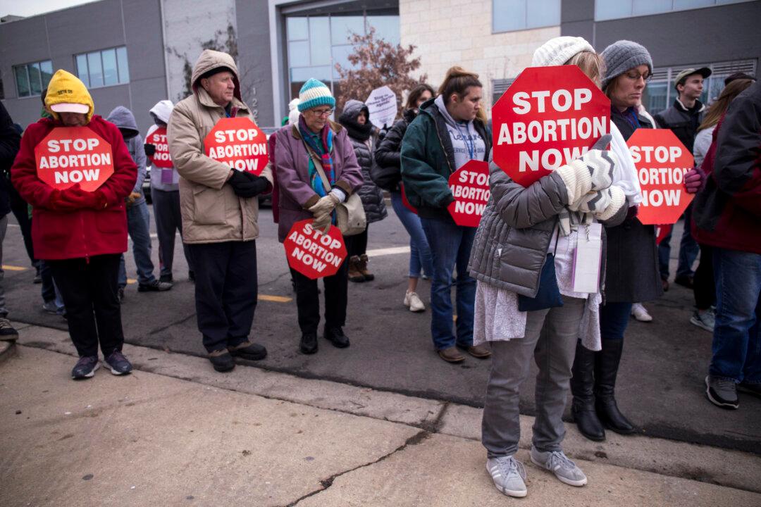 85-Year-Old Pro-Life Man Assaulted While Praying Outside Planned Parenthood
