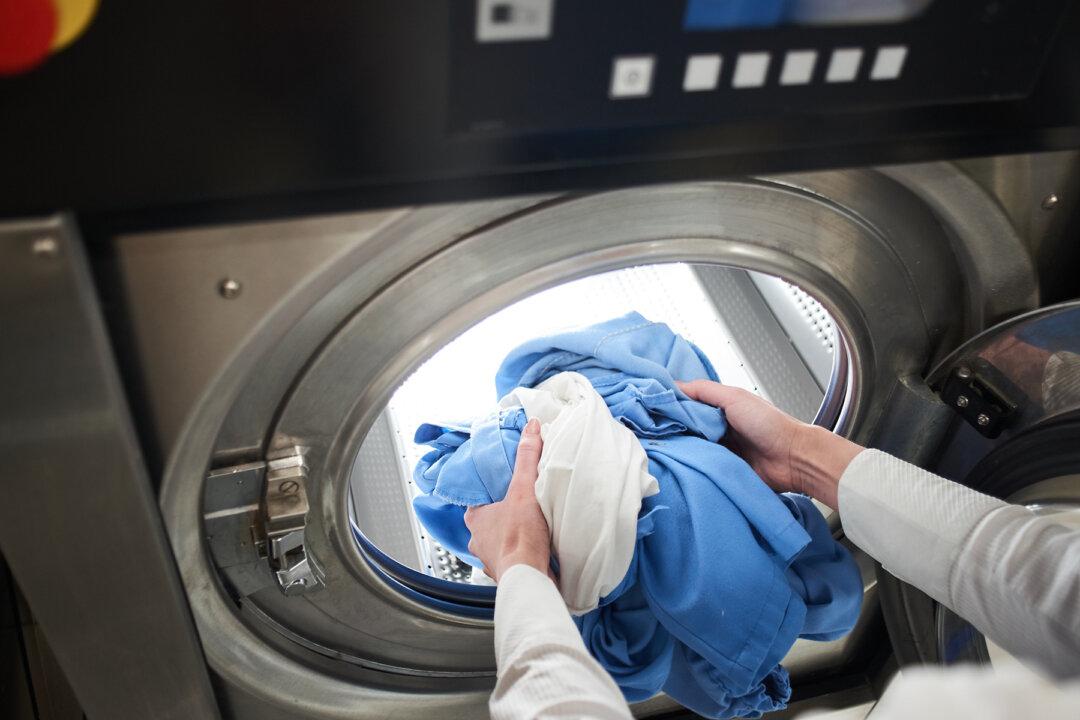 Hospital Staff Returns $9,100 Found in Laundry Machine to Patient: ‘It Wasn’t Mine’