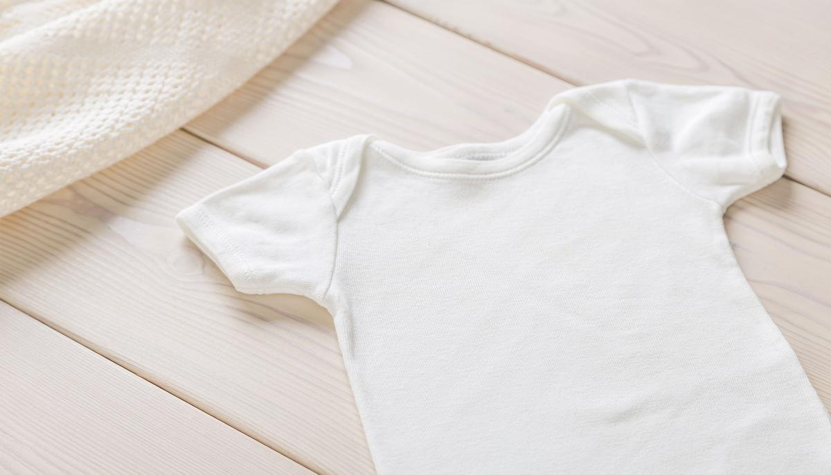 Mom Loses It When She Sees Pair of Onesies in Daughter’s Bag—Then Husband Starts Recording
