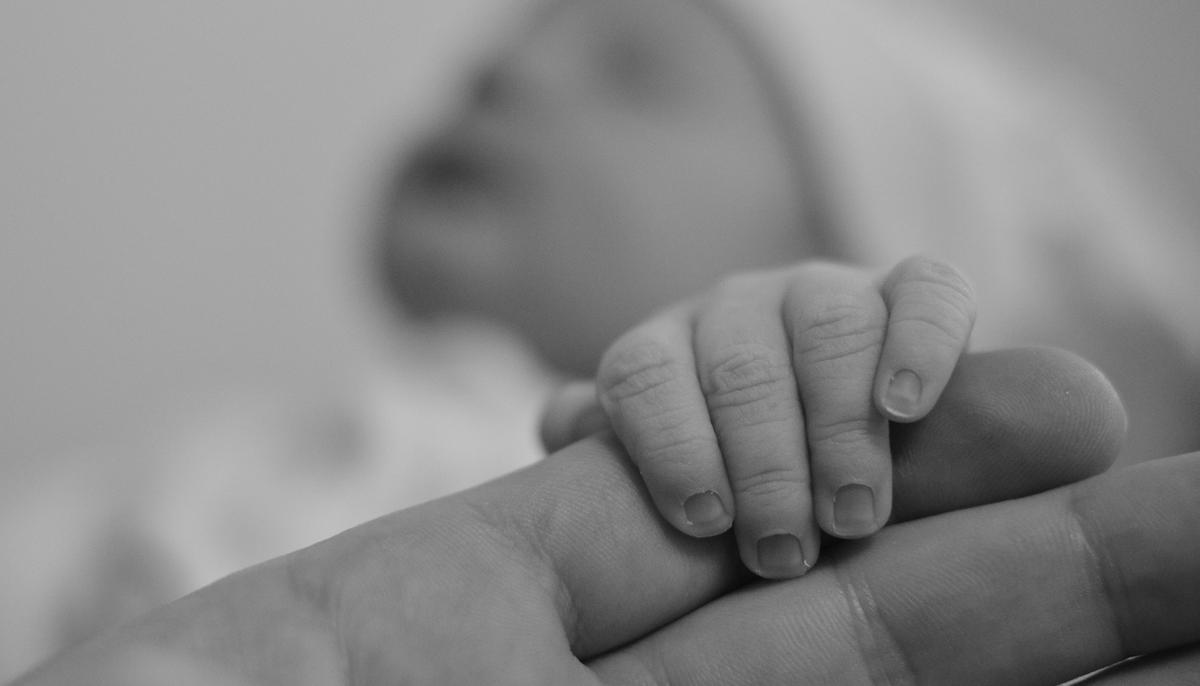 Candid Photos of Brazilian Father Praying at Newborn Son’s Bedside Go Viral