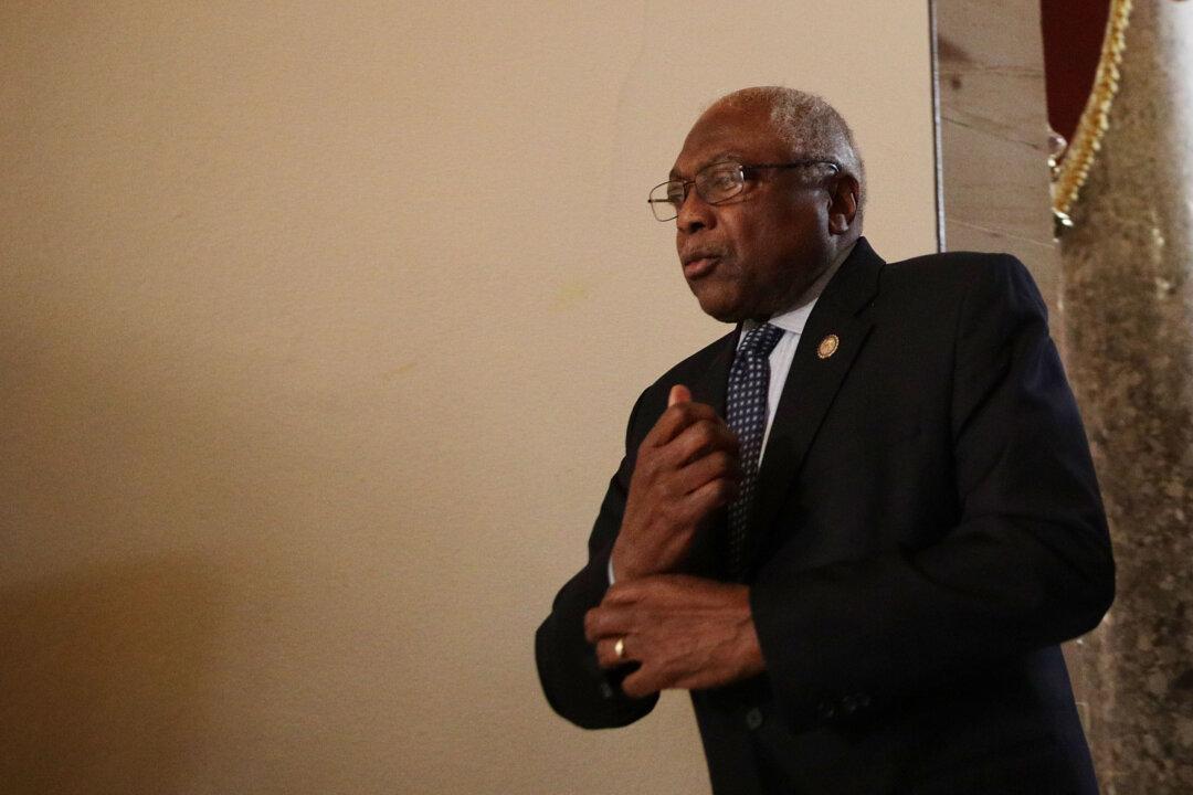 Senior Democrat Who Compared Trump to Hitler Formerly Collaborated With Fidel Castro