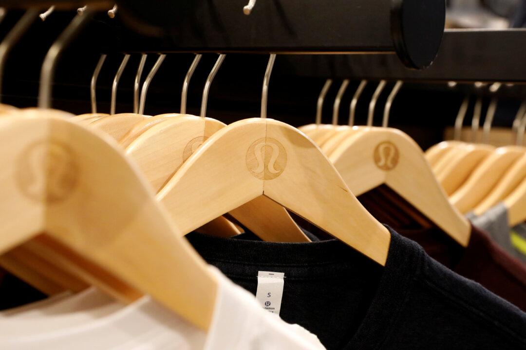 Lululemon Soars on Menswear, Online Push; Inches Into Nike Turf
