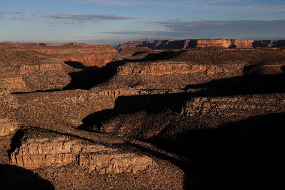 Man Faces Charges for 153-Person Hike In Grand Canyon That Allegedly Violated COVID-19 Restrictions