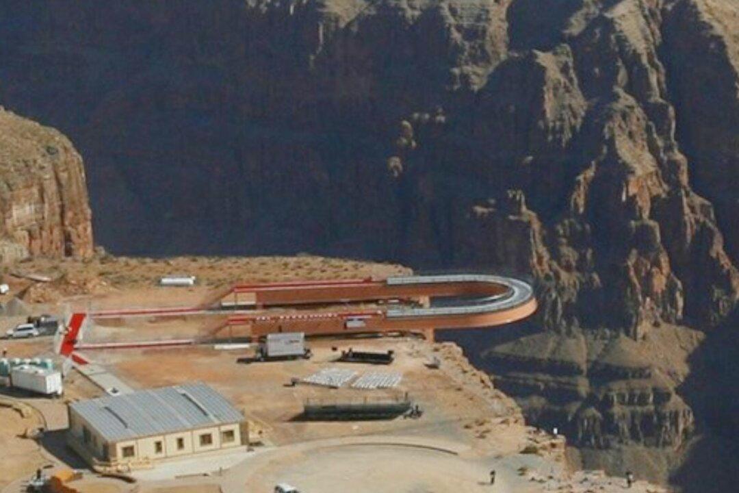 Tourist Taking Photos Dies in Fall at Grand Canyon