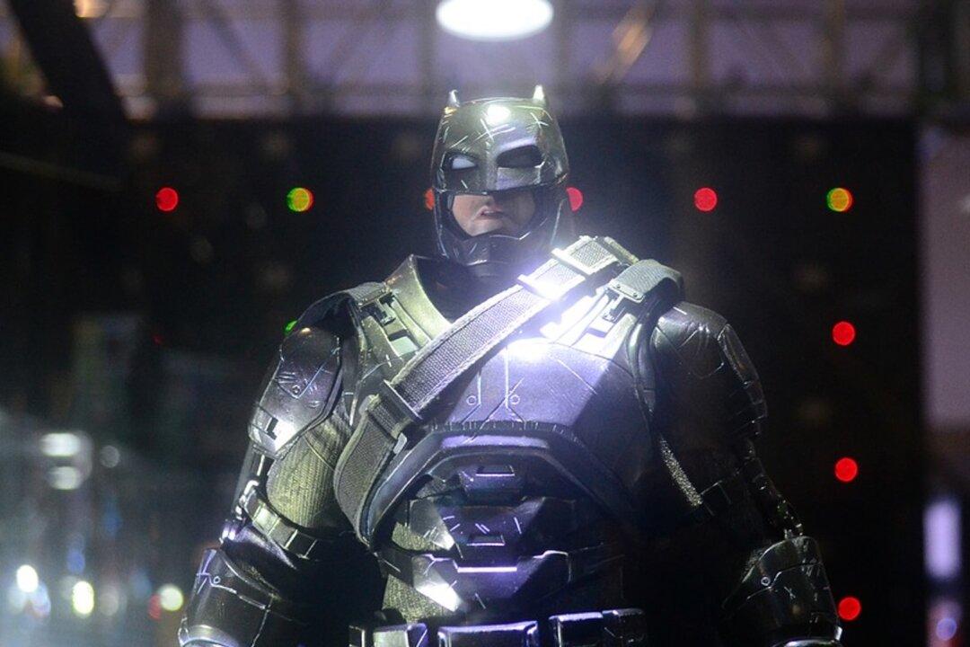 Wannabe Superhero, Dressed as Batman Offers Help to Police, Quickly Turned Away