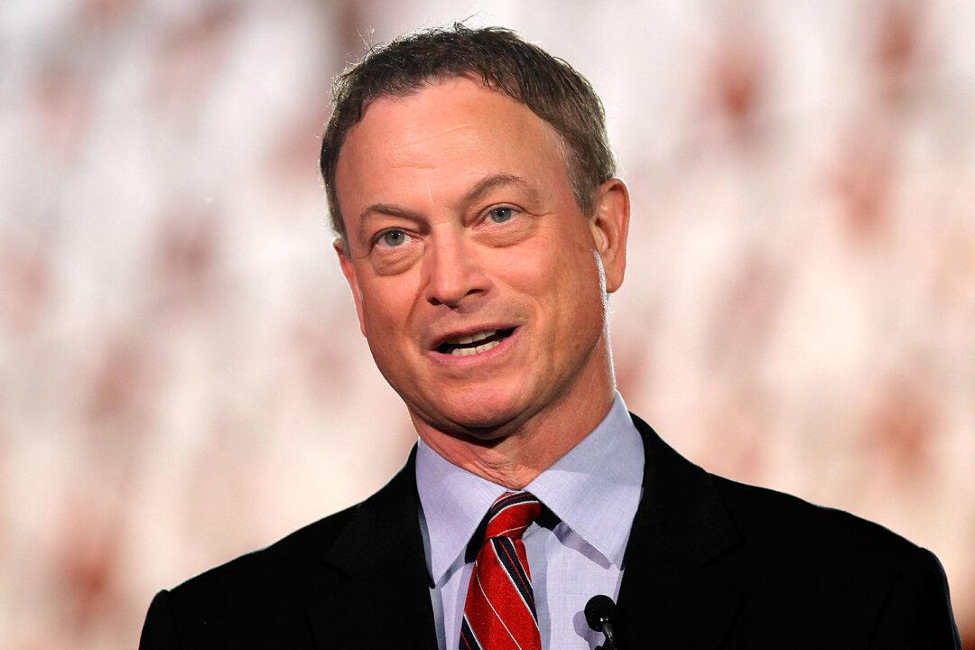 Gary Sinise Gives a Smart Home to Ex-Green Beret Who Lost Both Legs in Afghanistan