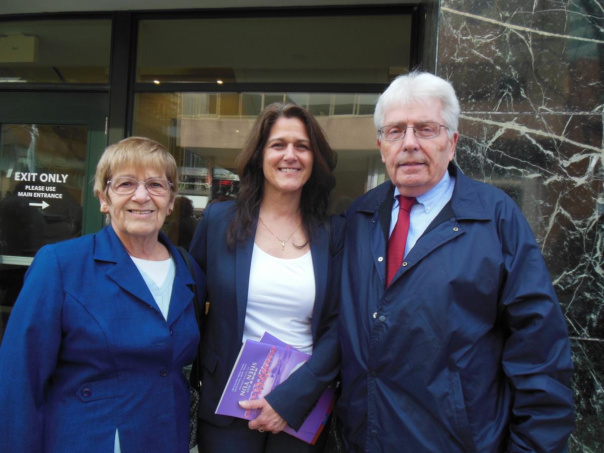 Stage Lighting Designer Impressed by Shen Yun’s Backdrop, Lighting