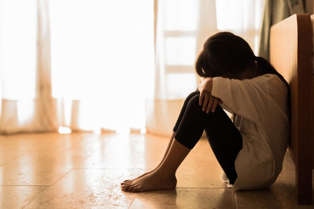 Ice Cream Shop Patrons Step In When Mom Verbally Abuses Foster Daughter