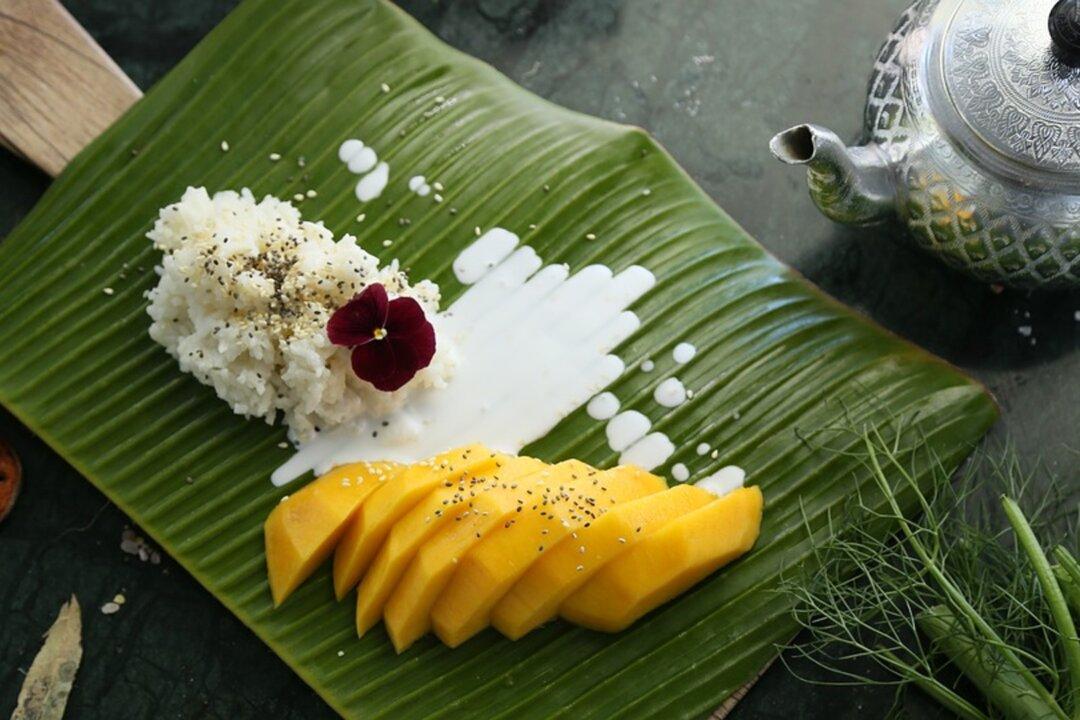 Plastic No More! Supermarket Adopts Banana Leaves for Packaging