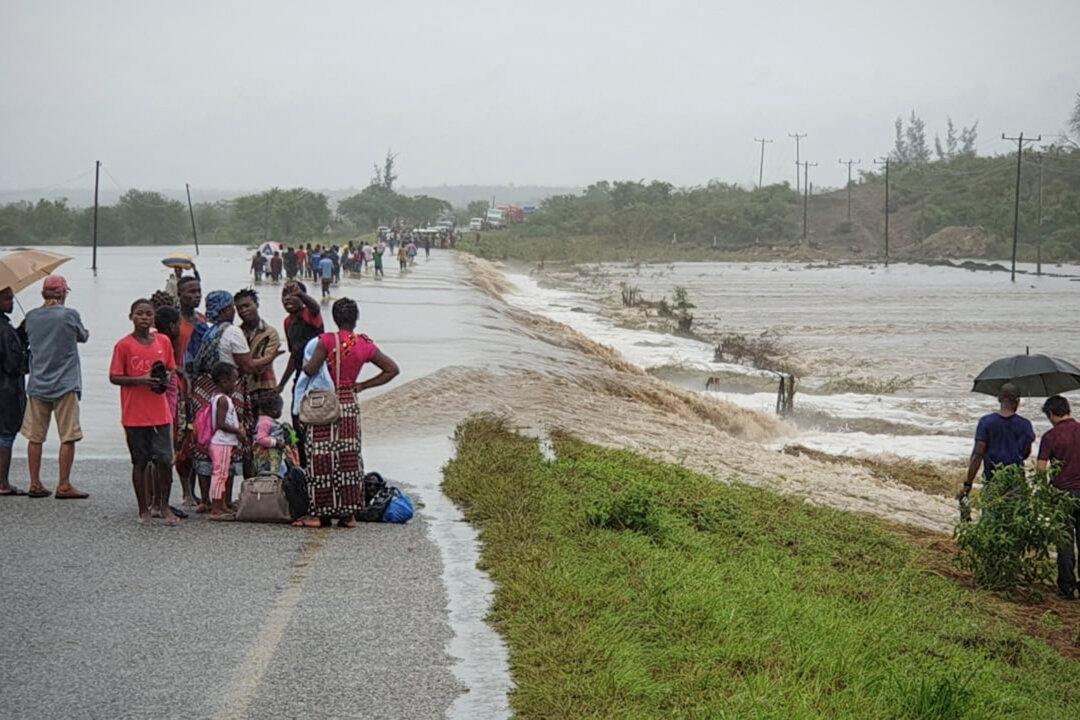 Heavy Rains Disrupt Aid for Survivors of Mozambique Cyclones