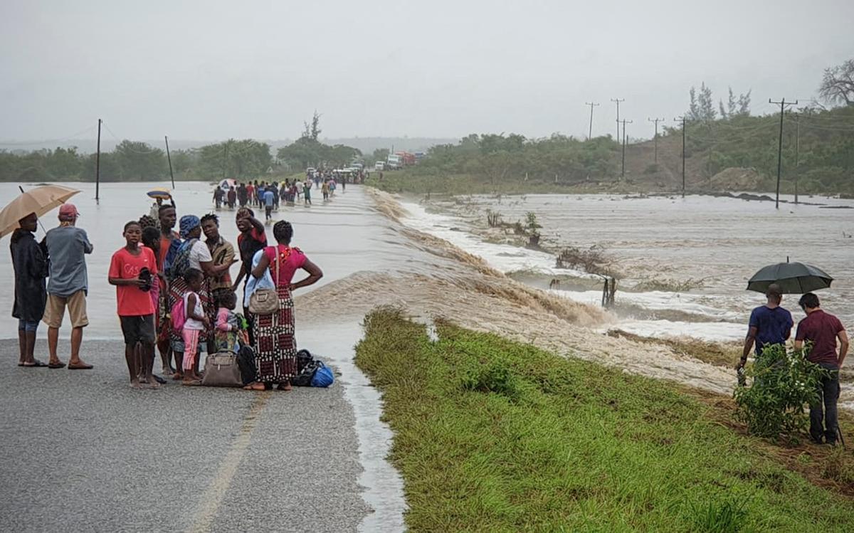 Heavy Rains Disrupt Aid for Survivors of Mozambique Cyclones