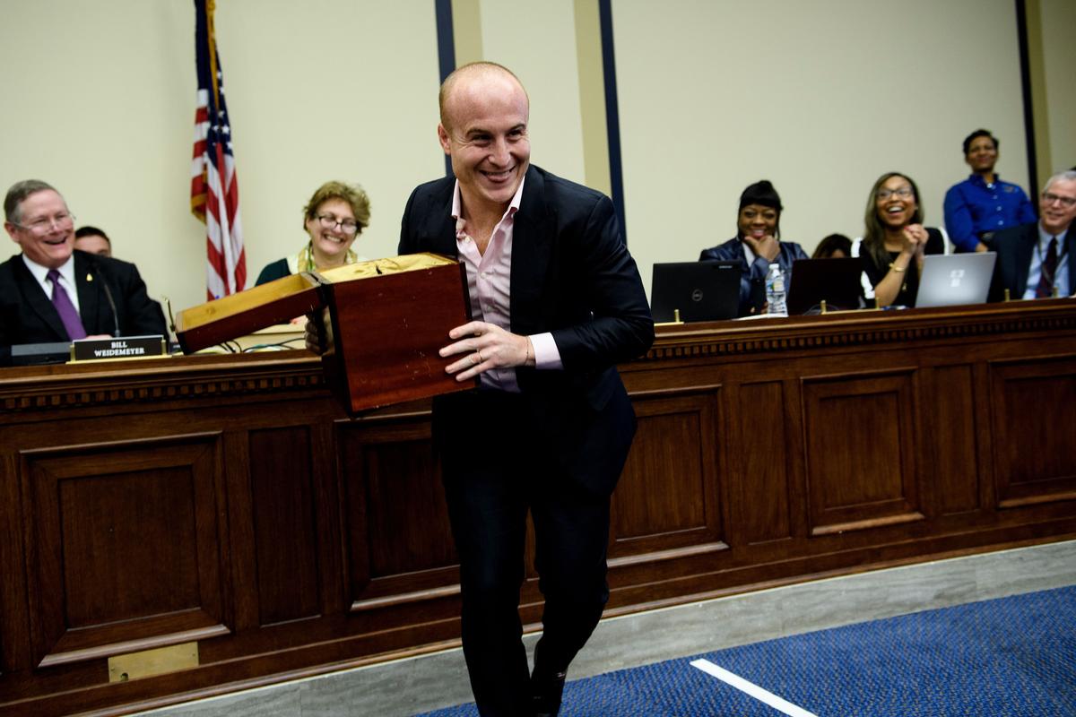 AOC Gets Headlines but Showdown Is Coming With Moderate Dems