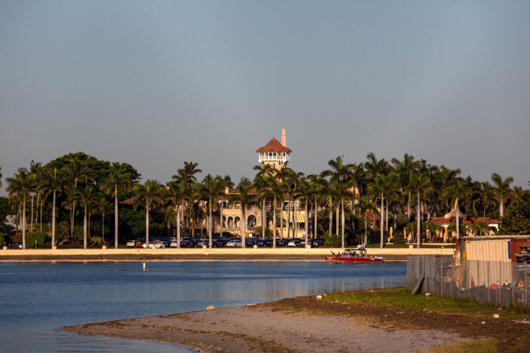 Chinese Woman Carrying Malware Charged With Illegally Entering Mar-a-Lago