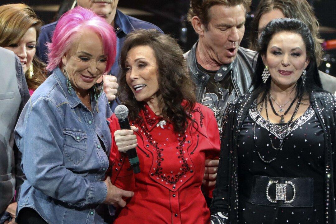 Loretta Lynn Sings With Friends at Birthday Concert