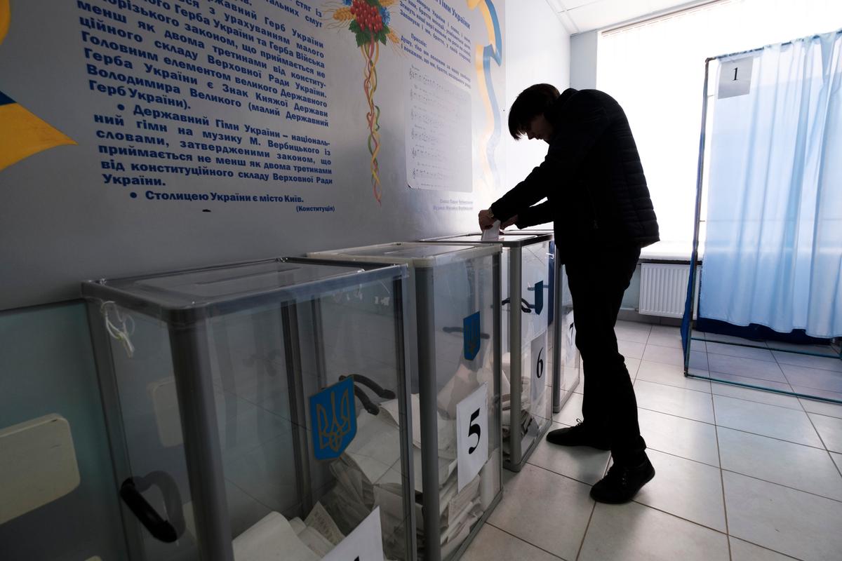 Reflecting Widespread Anti-Establishment Sentiment, Comedian Steals the Show in Ukraine’s Election