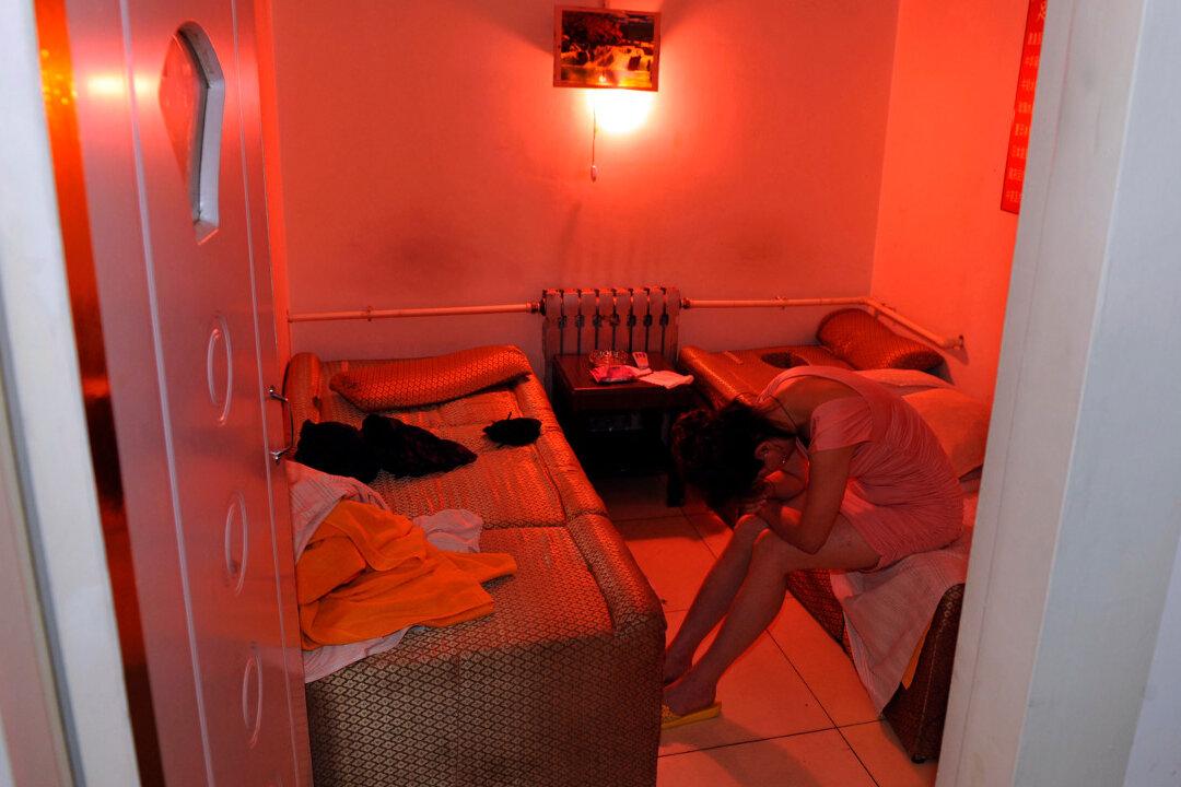 Gambler Blackmails, Extorts Friend Through Forced Relations With His Ex-Wife