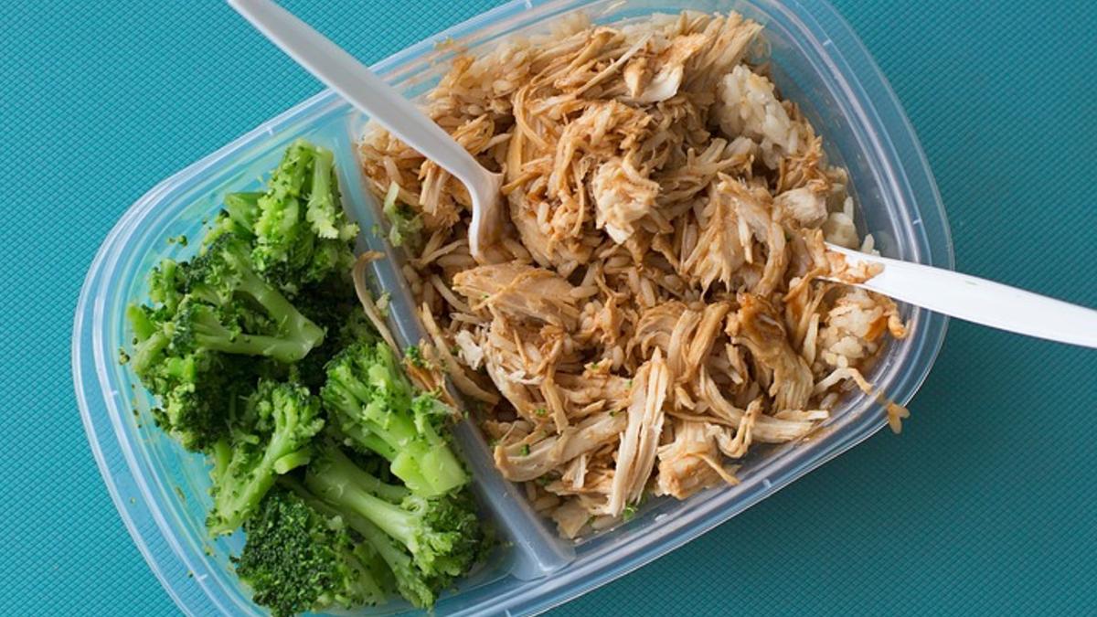 Indiana School District Turns Unused Cafeteria Food Into Take-Home Meals for Children