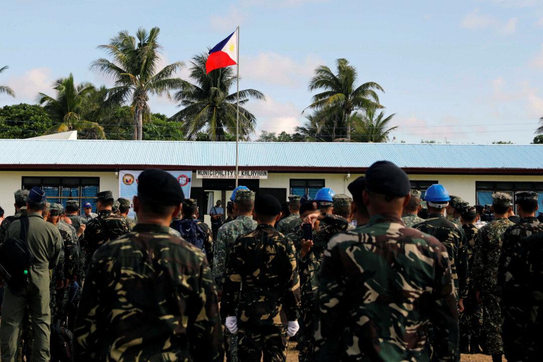 Philippines’ Duterte Tells China to ‘Lay Off’ Island in Disputed Waters