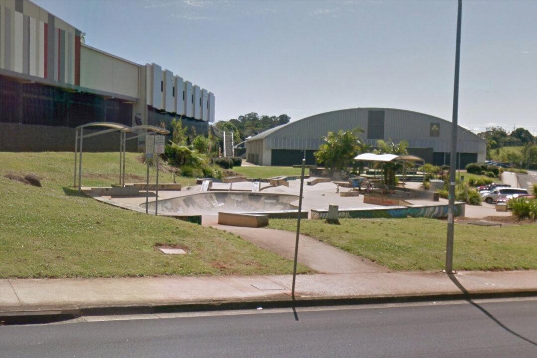 Father of Bullied Boy Grabs 12-Year-Old by Throat in Viral Video, Sparking Investigation