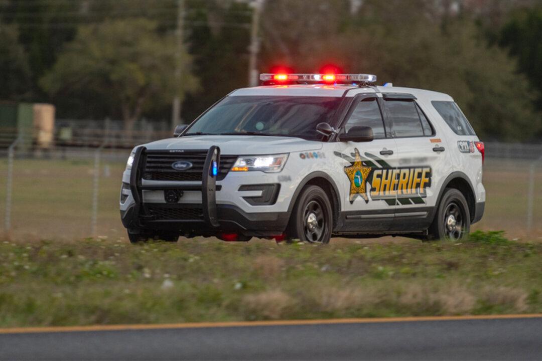 Doorbell Cam Catches Missouri Sheriff’s Deputy, Veteran Folding Homeowner’s Fallen Flag