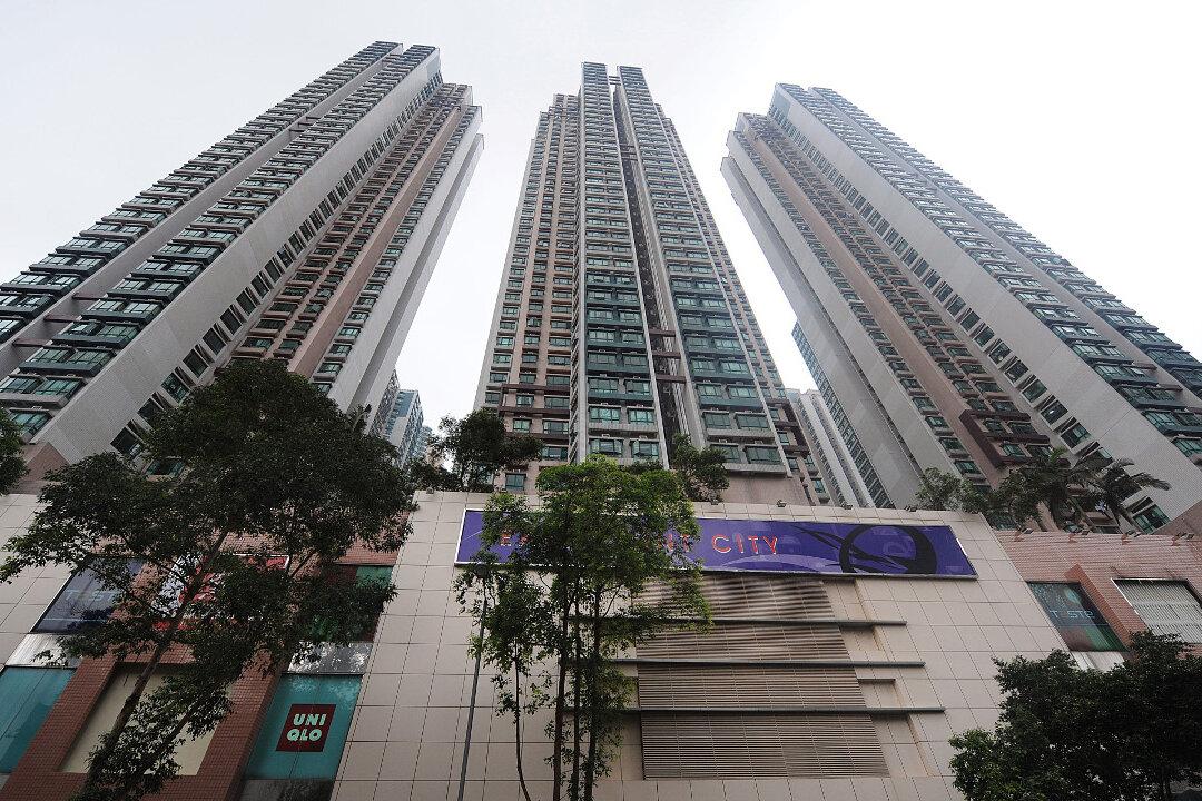 6-Year-Old Girl Survives Terrifying Fall From 26-Story Building