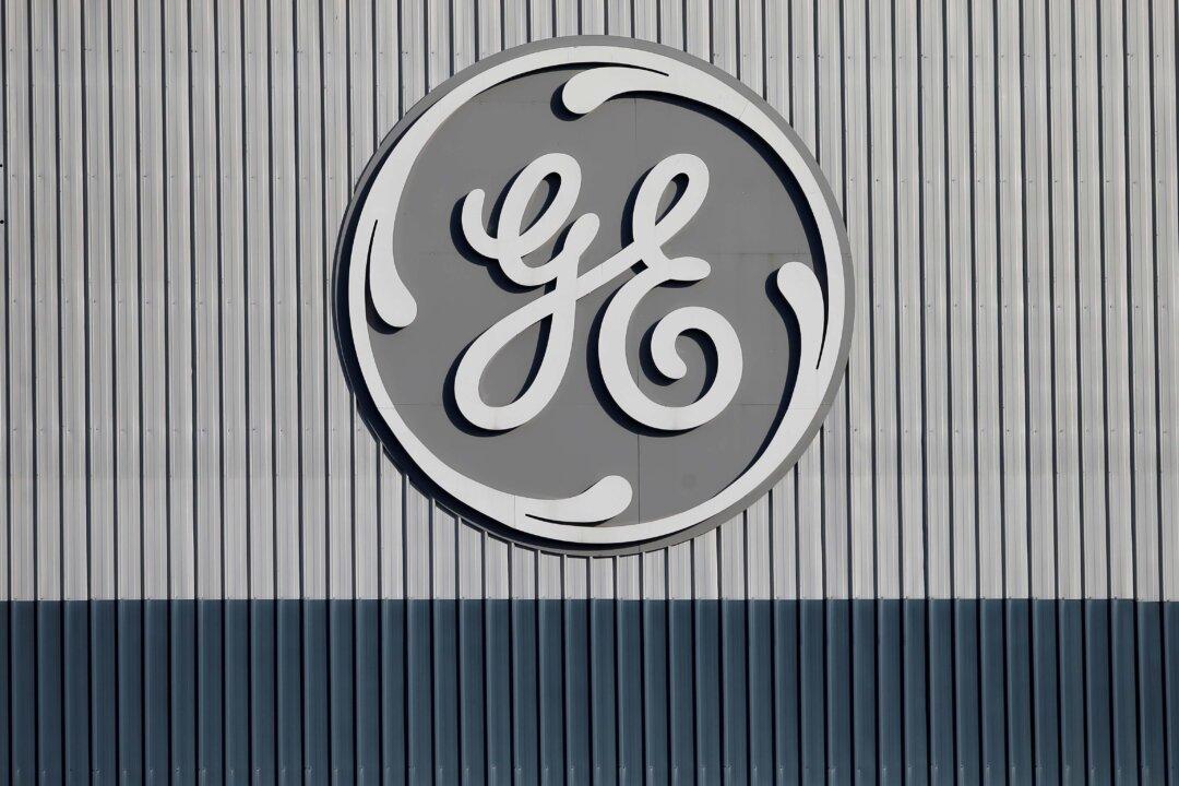 GE Shares Tumble as JP Morgan Analyst Downgrades, Cuts PT Further