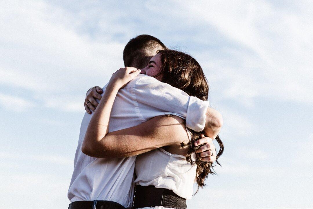 10 Amazing Benefits of Hugging—According to Science