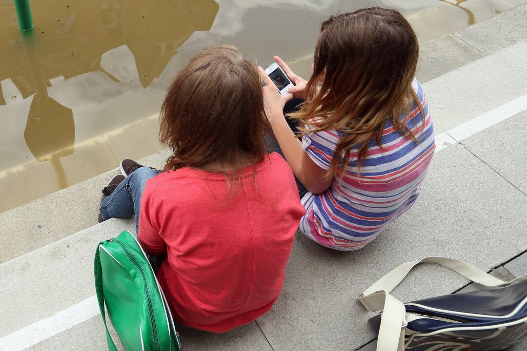 ‘Horn-Like’ Growths in Young Adults May Be Due to Smartphones: Researchers