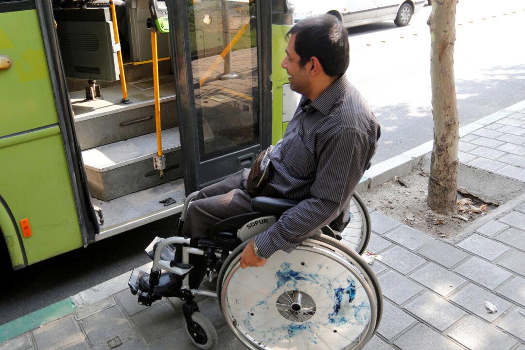 Passenger Asks Bus Driver to Throw Out Homeless Man, His Reply Has Everyone in Silence