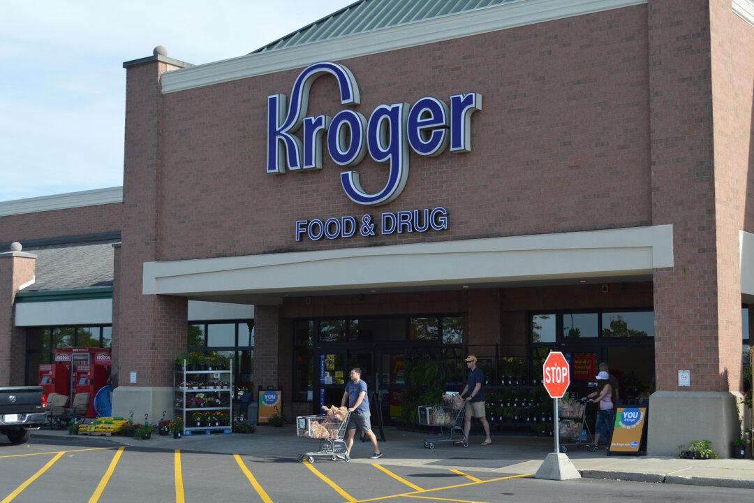 Babysitter Allegedly Leaves Child in Car Unattended at Indiana Kroger; Video Goes Viral