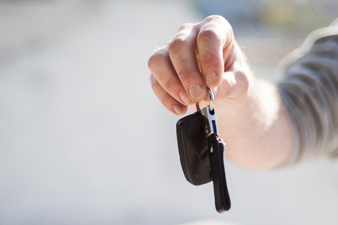 Good Samaritans Donate Car to a Man Who Walked 2 Hours Each Way to Work for a Decade