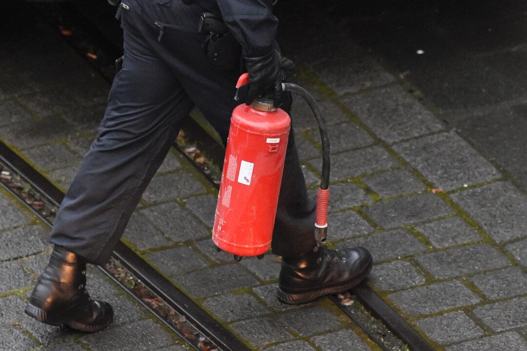 Gas Station Customer Sprayed in Face With Fire Extinguisher