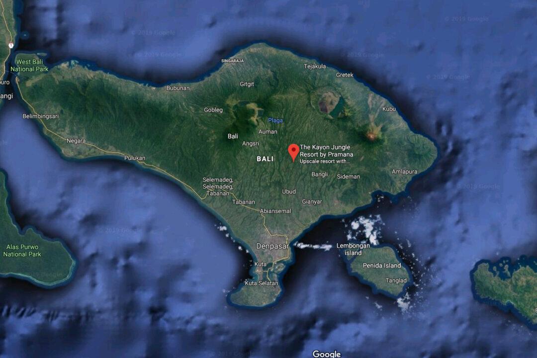 Travel Influencers Defend Instagram Photograph of Woman Dangling From Infinity Pool