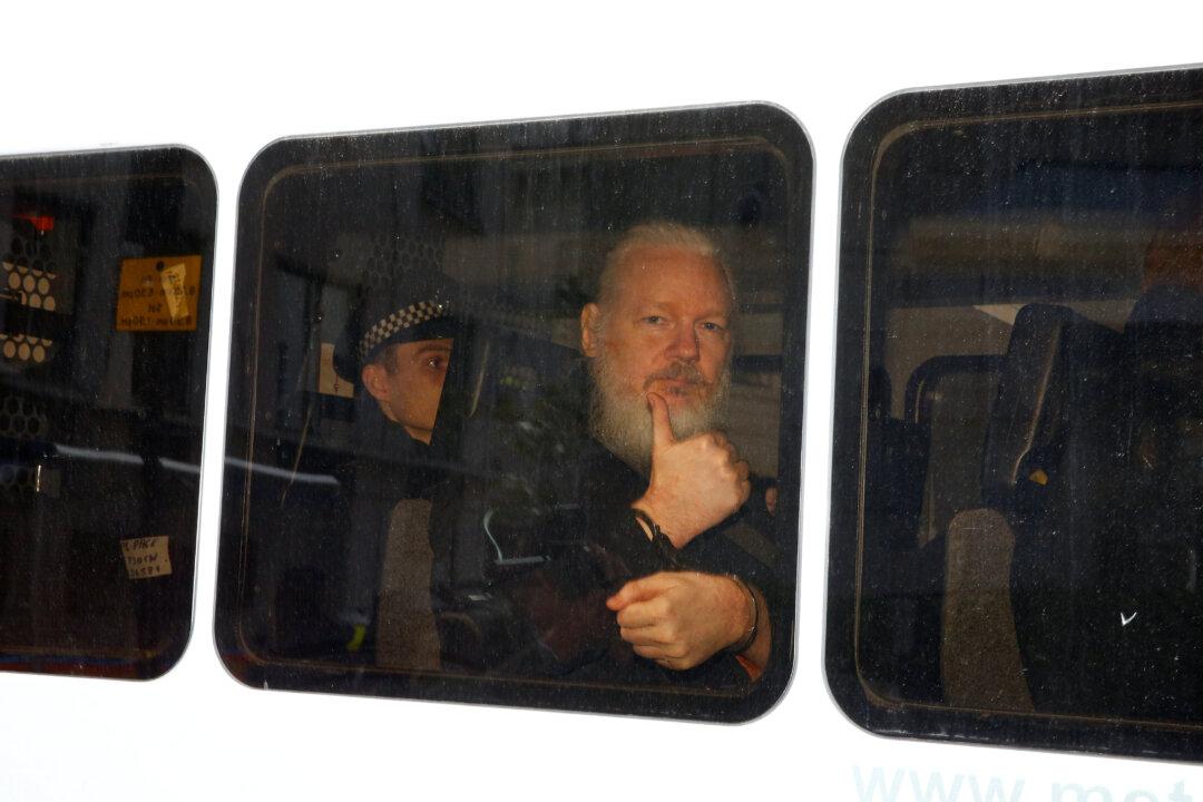 Ecuador to Hand Over Assange’s Belongings to US