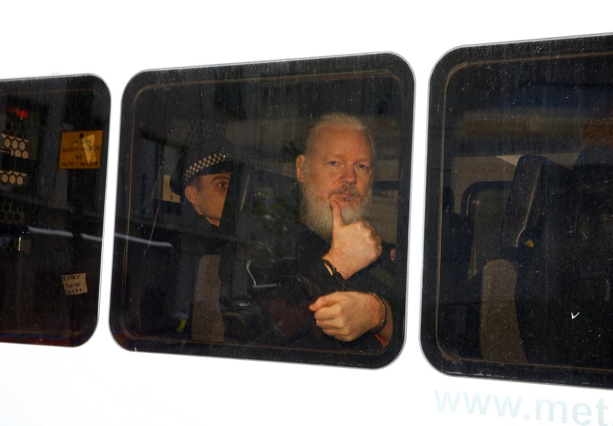 Ecuador to Hand Over Assange’s Belongings to US