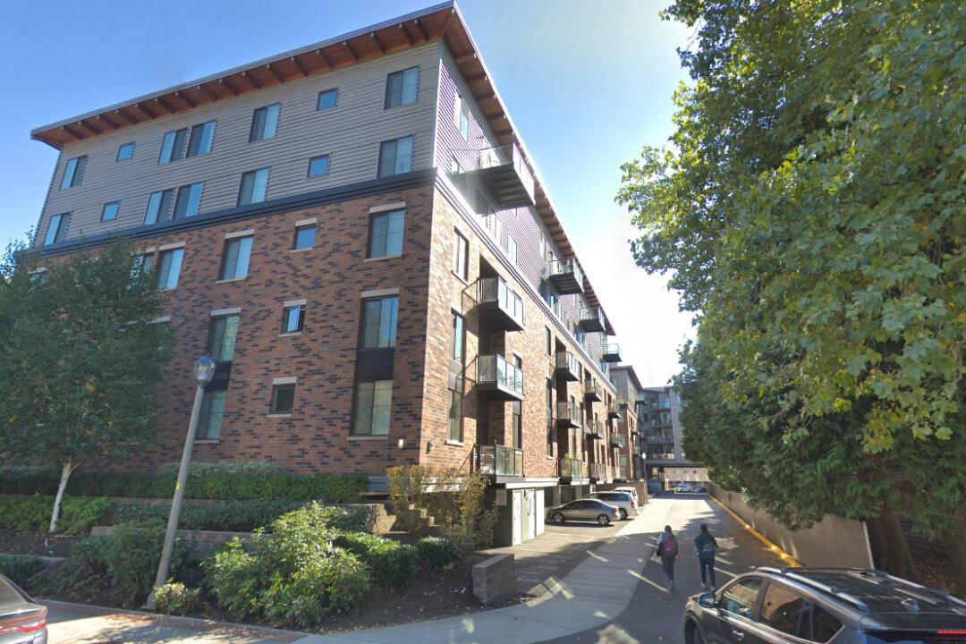 Toddler Survives Fall From Sixth-Floor Apartment Window in Seattle