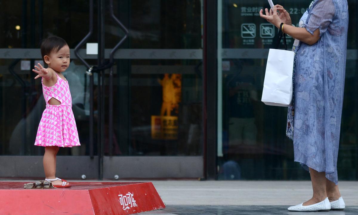 Video Captures Mother Kicking 3-Year-Old Child Model Daughter During Photo Shoot